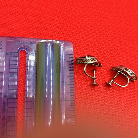 Titan Vintage Silver/Hematite (screw back) Earrings - Picture 8 of 11